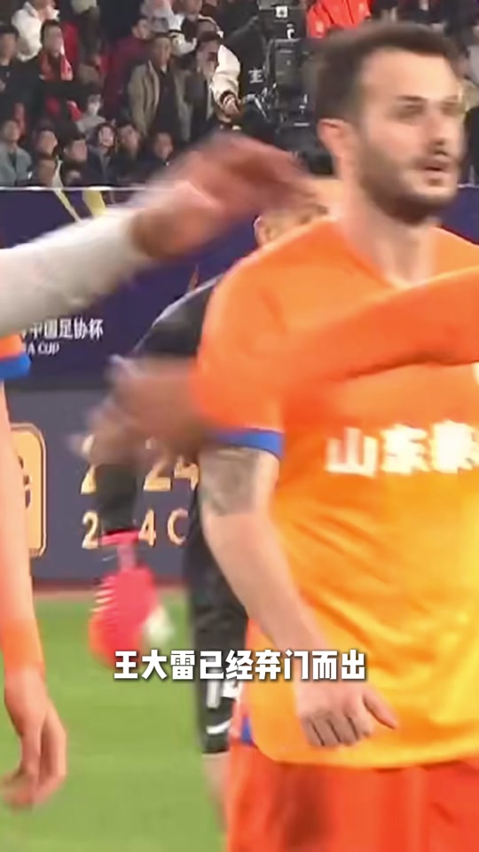 必威体育娱乐-包含情难自已!王大雷对阵巴林后长时间落泪颜骏凌安慰的词条