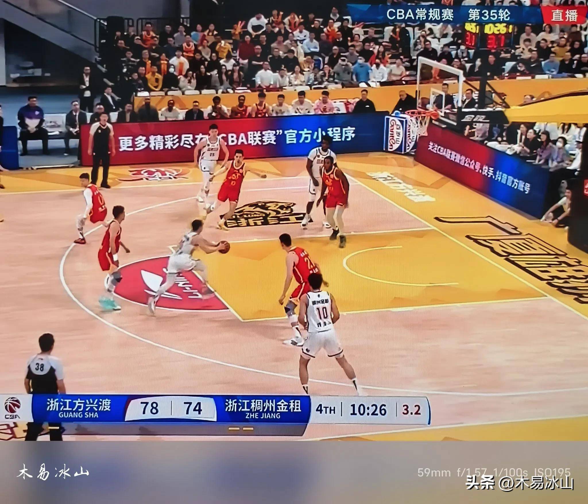 新赛季篮球联赛开启，球迷热情高涨